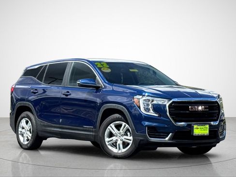Used 2022 GMC Terrain SLE w/ LPO, Floor Liner Package AWD/4WD image 2
