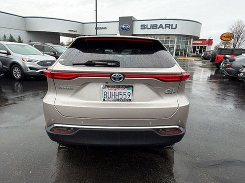 Used 2021 Toyota Venza XLE w/ Carpet Mat Package (TMS) image 5