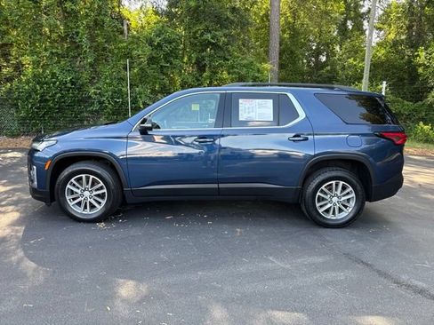Used 2023 Chevrolet Traverse LT w/ Rear Camera Mirror Package AWD/4WD image 2