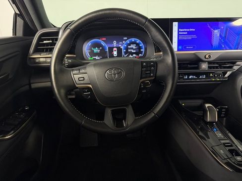 Used 2025 Toyota Crown XLE image 12