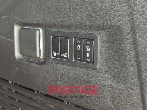 Used 2022 Chevrolet Tahoe Z71 w/ Z71 Off-Road Package AWD/4WD image 13