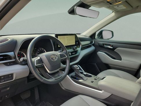 Used 2023 Toyota Highlander XLE FWD image 26