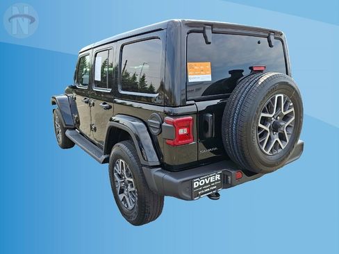 Used 2026 Jeep Wrangler Unlimited Sahara AWD/4WD image 13