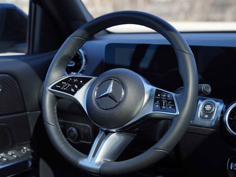 Used 2026 Mercedes-Benz GLB 250 4MATIC image 27
