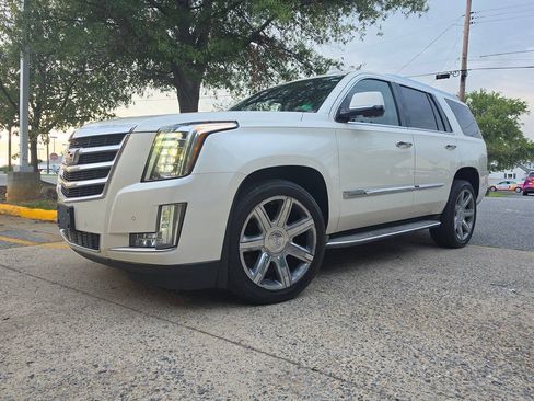 Used 2015 Cadillac Escalade Premium AWD/4WD image 2