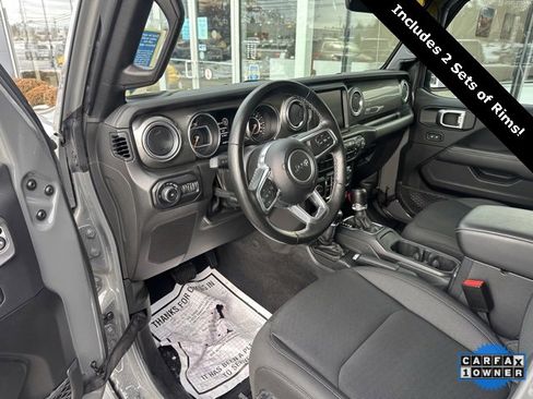 Used 2022 Jeep Wrangler Unlimited Sahara w/ Cold Weather Group image 16