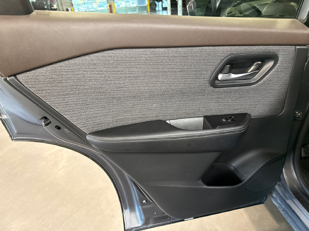 Used 2023 Nissan Rogue SV AWD/4WD image 11
