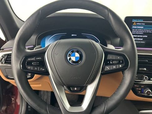 Used 2023 BMW 530e xDrive w/ Convenience Package image 12