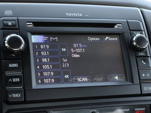 Used 2013 Toyota Tacoma Base image 22