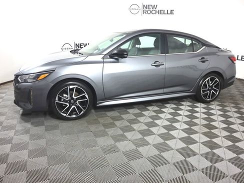 Used 2024 Nissan Sentra SR w/ SR Premium Package FWD image 4
