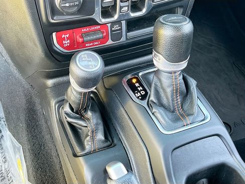 Used 2023 Jeep Gladiator Mojave AWD/4WD image 17