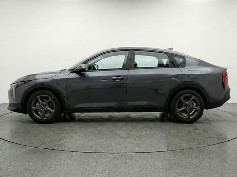 Used 2025 Kia K4 LXS image 5