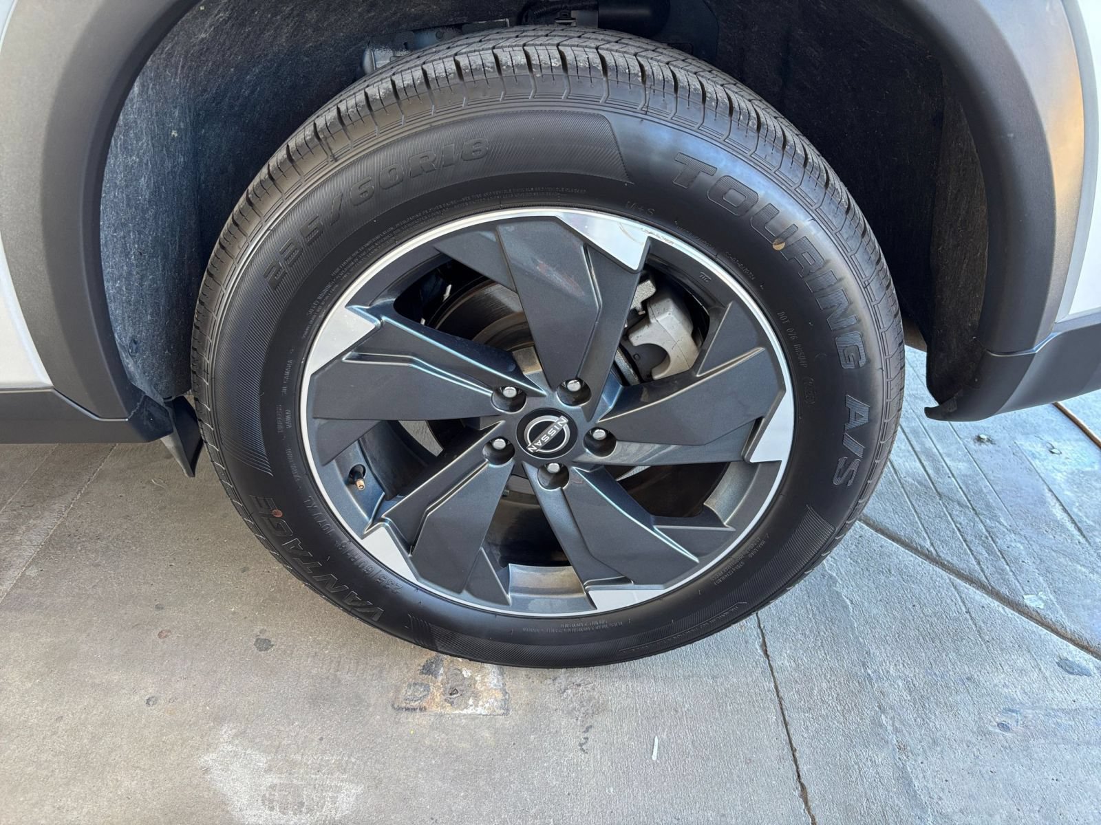 Used 2025 Nissan Rogue SV AWD/4WD image 31