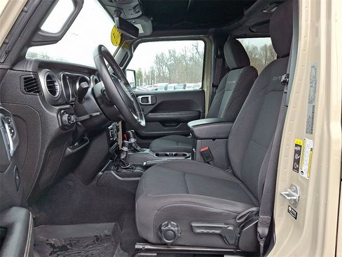 Used 2022 Jeep Gladiator Overland w/ LED Lighting Group image 13