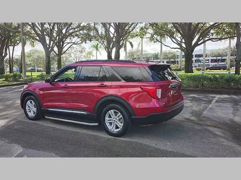 Used 2021 Ford Explorer XLT image 35