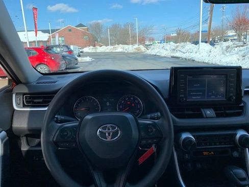 Used 2019 Toyota RAV4 LE w/ Carpet Mat Package image 16