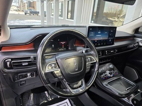 Used 2022 Lincoln Nautilus Reserve w/ Equipment Group 202A image 9