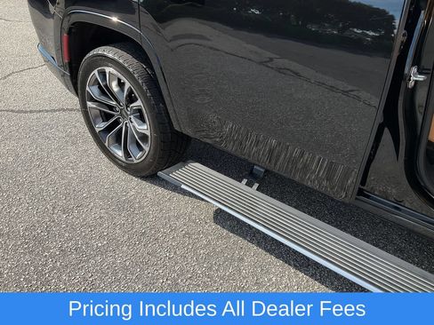 Used 2022 Jeep Grand Wagoneer Series III w/ Flexible Seating Group AWD/4WD image 28