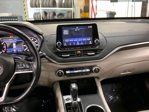 Used 2019 Nissan Altima 2.5 SV FWD image 7