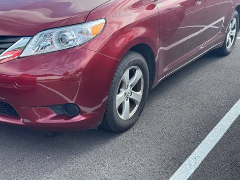Used 2014 Toyota Sienna LE FWD image 3