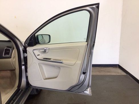 Used 2015 Volvo XC60 T5 Platinum AWD/4WD image 13