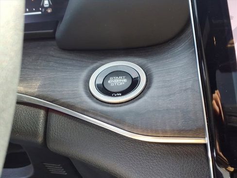 Used 2023 Jeep Grand Cherokee Overland image 16