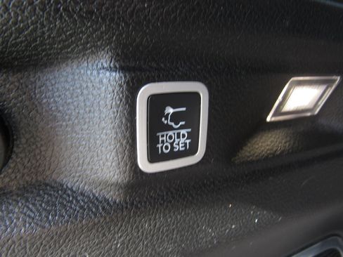 Used 2021 Jeep Grand Cherokee L Limited image 15