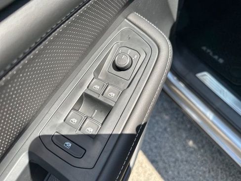 New 2025 Volkswagen Atlas Cross Sport SE image 12