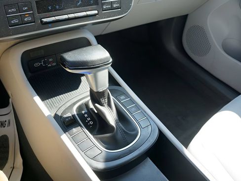 Used 2025 Hyundai Kona SEL AWD/4WD image 25