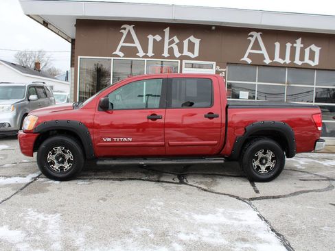 Used 2014 Nissan Titan SV w/ SV Value Truck Package image 5