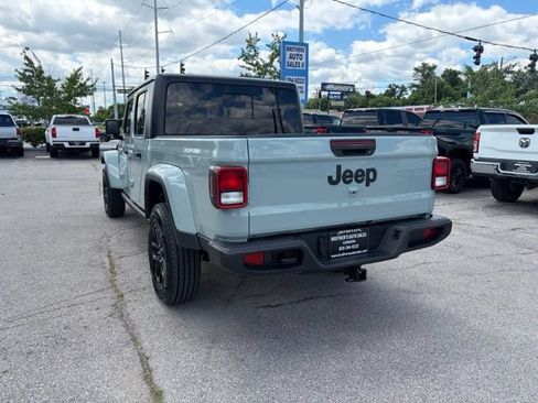 Used 2023 Jeep Gladiator Sport AWD/4WD image 6