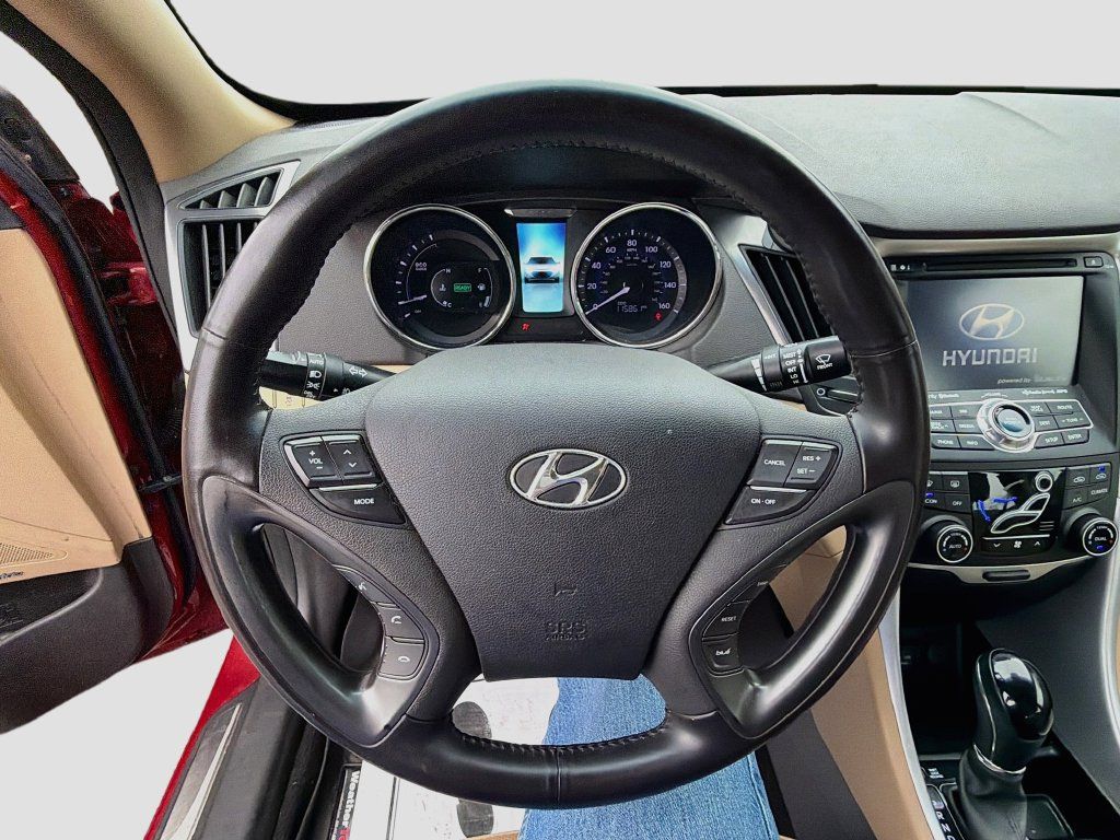 Used 2015 Hyundai Sonata Limited w/ Option Group 02 FWD image 11
