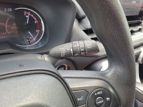 Used 2024 Toyota RAV4 XLE FWD image 23