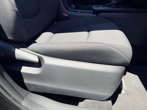 Used 2026 Toyota Corolla Cross LE FWD image 9