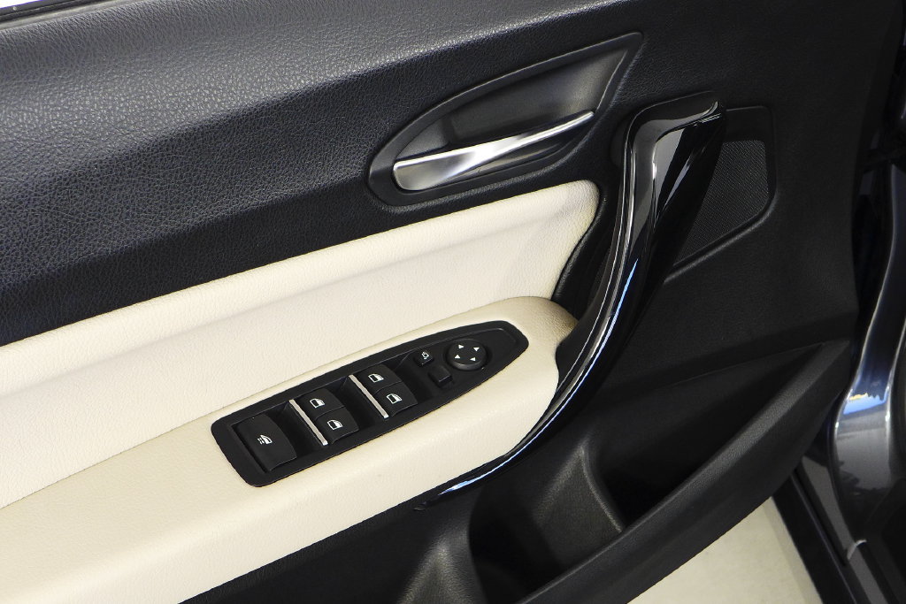 Used 2020 BMW 230i Convertible w/ Premium Package RWD image 13