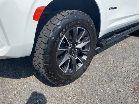 Used 2022 Chevrolet Tahoe Z71 w/ Z71 Off-Road Package AWD/4WD image 13