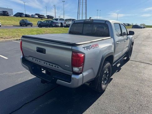 Used 2016 Toyota Tacoma TRD Off-Road w/ Premium & Technology Package image 3