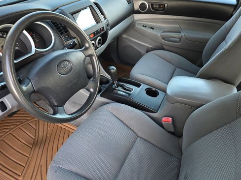 Used 2011 Toyota Tacoma PreRunner image 7
