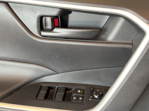 Certified 2022 Toyota RAV4 LE AWD/4WD image 25
