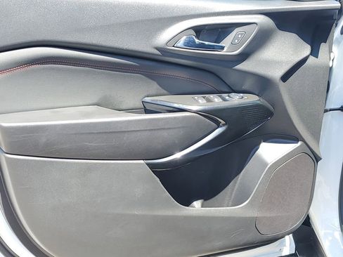 Used 2025 Chevrolet Trax RS w/ Sunroof Package FWD image 23