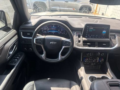 Used 2023 Chevrolet Tahoe Z71 w/ Luxury Package AWD/4WD image 3