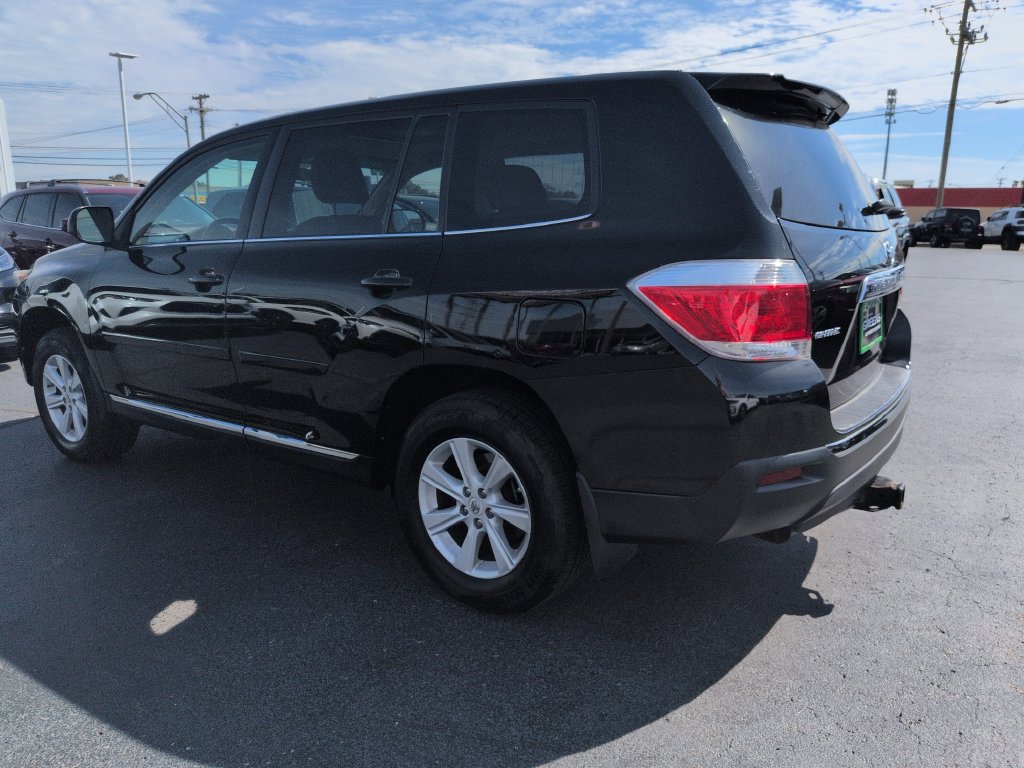 Used 2013 Toyota Highlander FWD w/ Cold Weather Pkg image 3