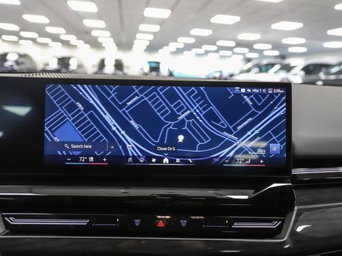 Used 2025 BMW 530i xDrive image 17