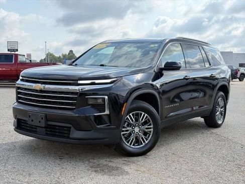 Used 2025 Chevrolet Traverse LT AWD/4WD image 1