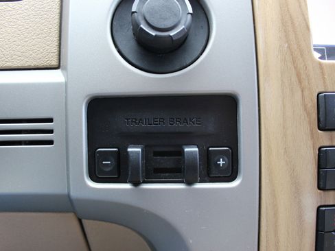 Used 2011 Ford F150 Lariat w/ Lariat Chrome Pkg image 29