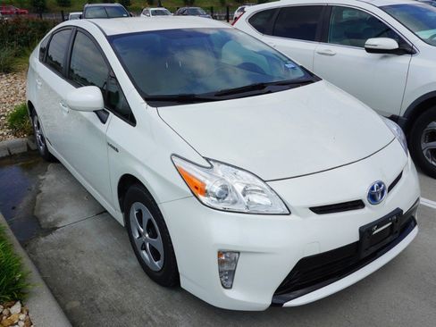 Used 2012 Toyota Prius Three FWD image 3