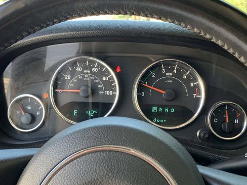 Used 2018 Jeep Wrangler Unlimited Sahara image 14