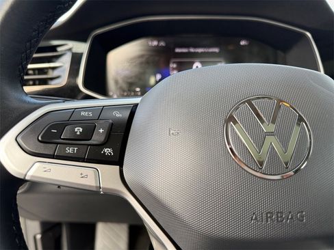 Used 2025 Volkswagen Jetta SE image 25