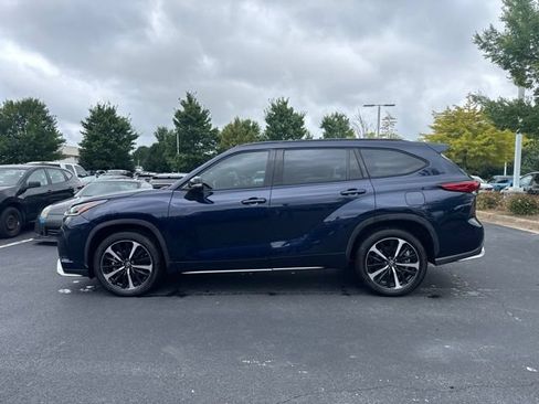 Used 2021 Toyota Highlander XSE AWD/4WD image 2