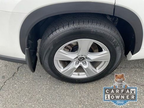 Used 2022 Toyota Highlander LE image 7